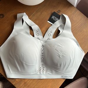 Victoria’s Secrets angel max sports bra, light grey, 38DD, NWT.